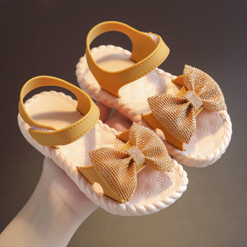 "Baby Lane: Discover Our Girls' Beach Sandals – Princess Open-Toed Style for Summer"
