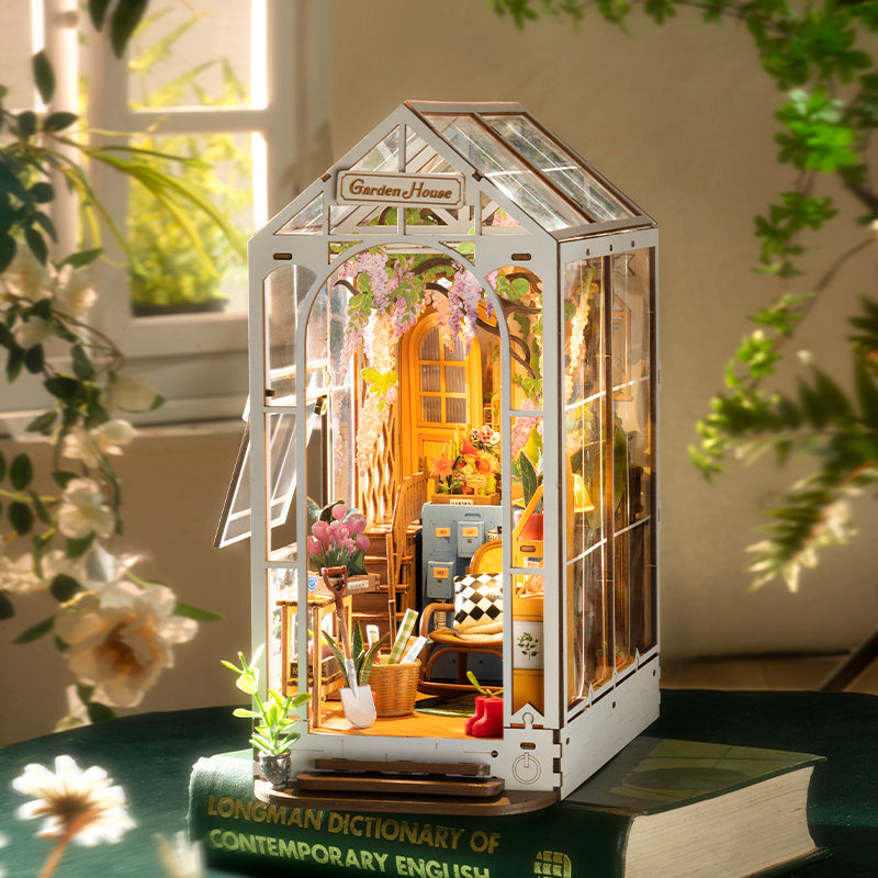 Baby Lane Robotime Rolife Book Nooks: DIY Miniature House - TGB01