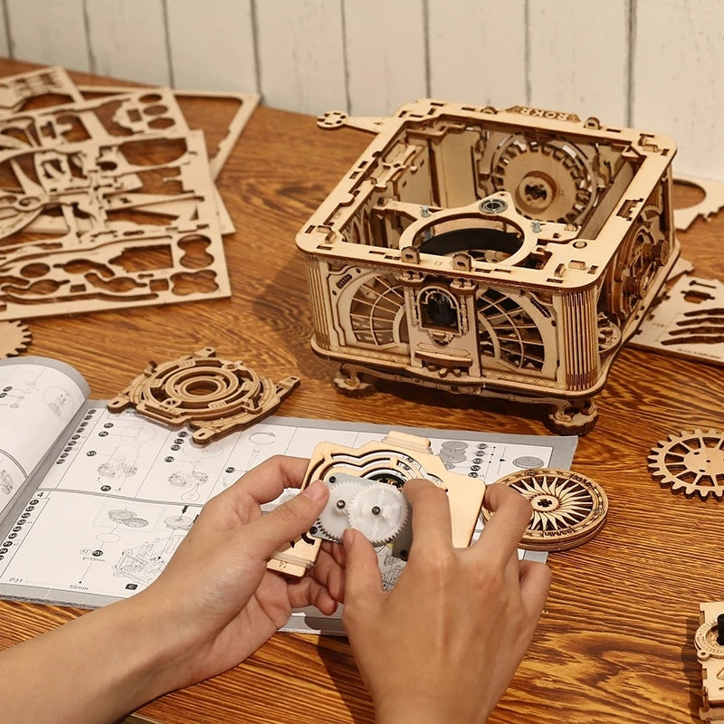 Baby Lane Robotime ROKR LKB01: Hand Crank Classic Gramophone DIY Wooden Model Kit